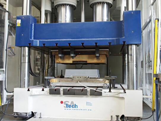 SMC compression moulding
